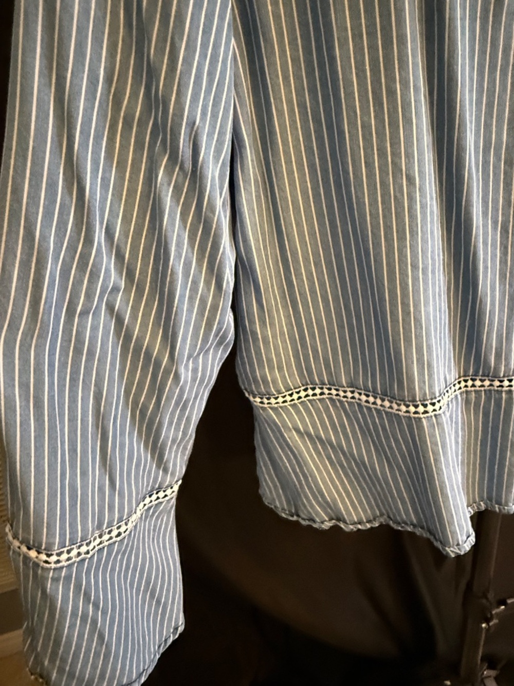 Like New Chambray Striped Top (XL) - Picture 4 of 6